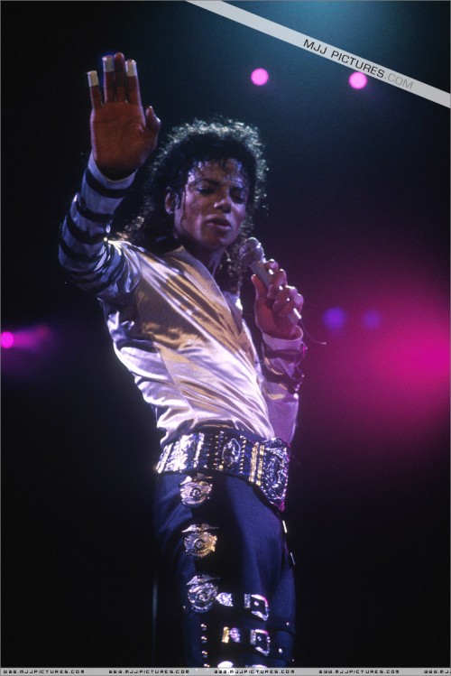 Michael Jackson performing onstage at his first solo concert in Kansas City, Missouri in 1998. Photo