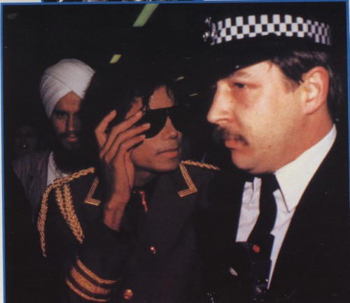 Michael arrives in London 1985 (6)