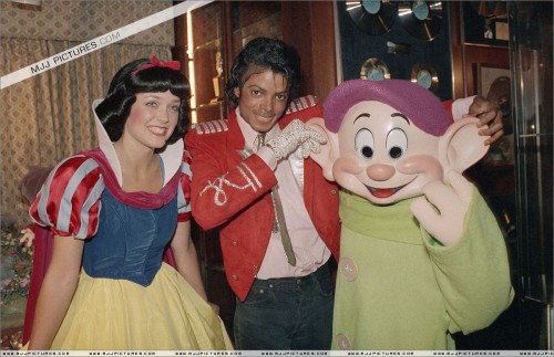 Michael welcome Snow White and The Seven Dwarfs 1984 (2)