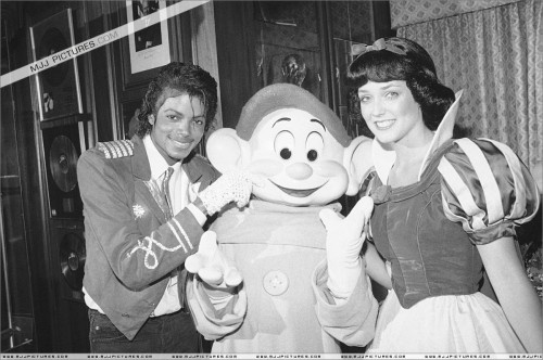Michael welcome Snow White and The Seven Dwarfs 1984 (3)