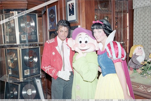Michael welcome Snow White and The Seven Dwarfs 1984 (4)