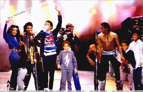 Victory Tour (53)