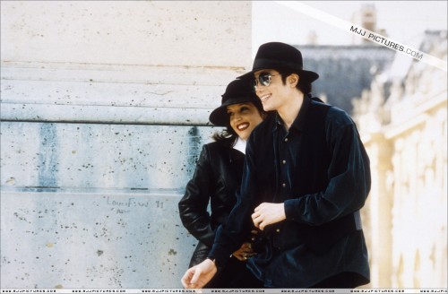 05 Sep 1994, VERSAILLES, ILE DE FRANCE, France --- Michael Jackson and Lisa Marie Presley. --- Image
