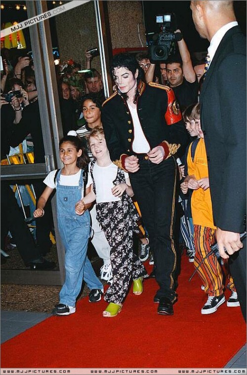Premiere of Ghosts in Sydney 1996 (12)