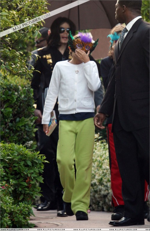 Leaving the Beverly Hills Hotel (May 15) (13)