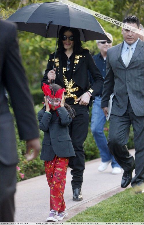 Leaving the Beverly Hills Hotel (May 15) (17)