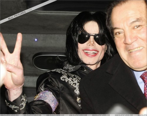March 5 Leaving Hotel for the Press Conference (13)