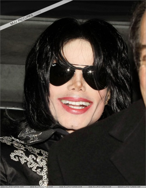 March 5 Leaving Hotel for the Press Conference (14)