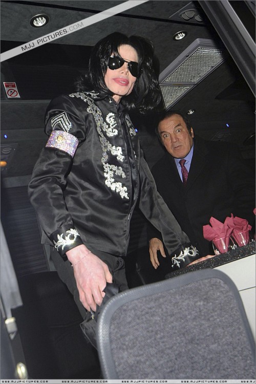 March 5 Leaving Hotel for the Press Conference (22)