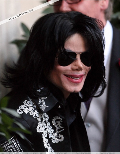 March 5 Leaving Hotel for the Press Conference (3)