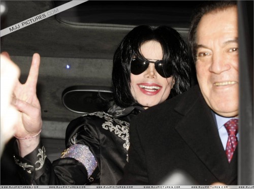 March 5 Leaving Hotel for the Press Conference (31)