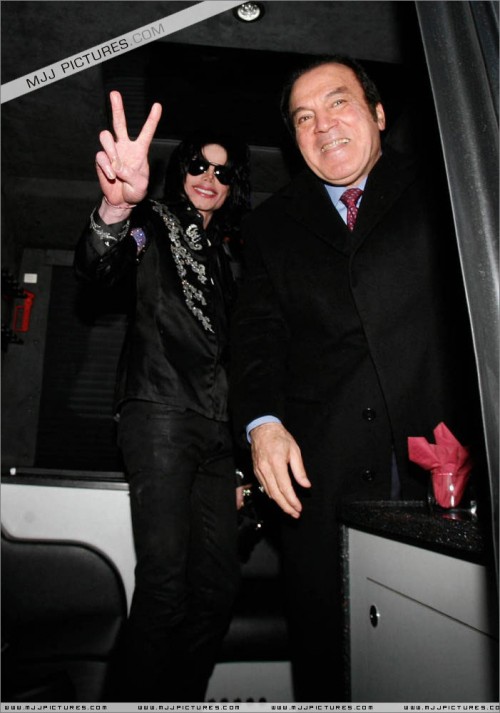 March 5 Leaving Hotel for the Press Conference (32)