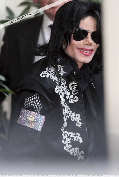 March 5 Leaving Hotel for the Press Conference (4)