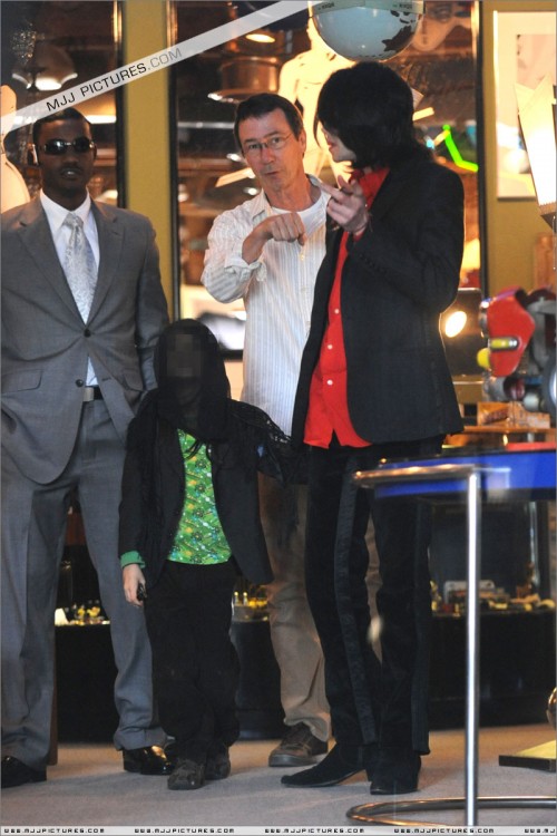 Michael shopping at Off The Wall 2008 (10)
