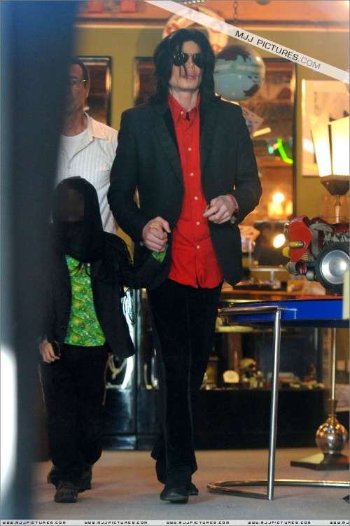 Michael shopping at Off The Wall 2008 (14)