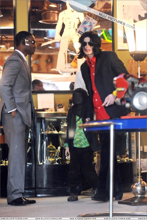 Michael shopping at Off The Wall 2008 (8)