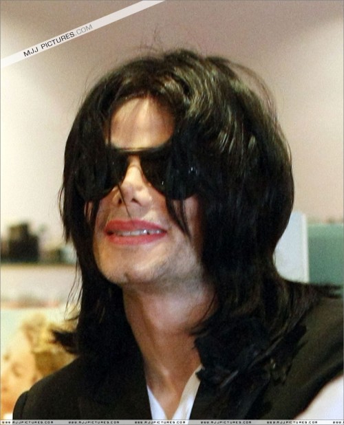 Michael shopping in Beverly Hills 2008 (103)