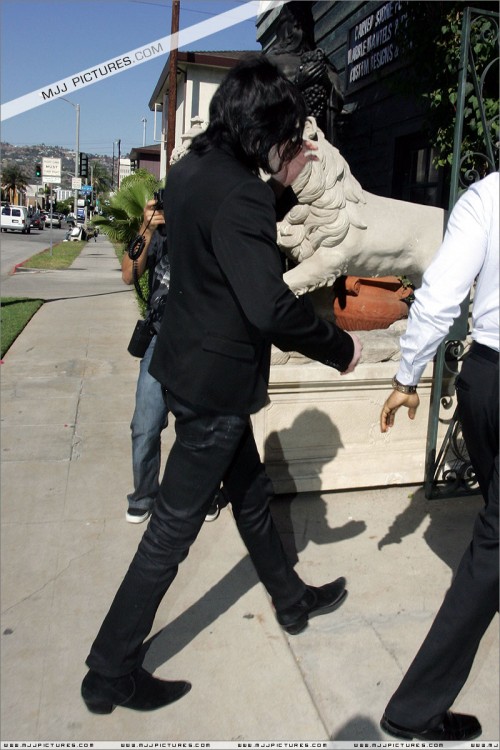 Michael shopping in Beverly Hills 2008 (108)