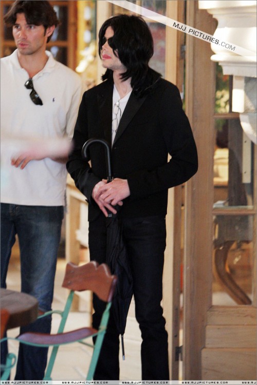 Michael shopping in Beverly Hills 2008 (113)