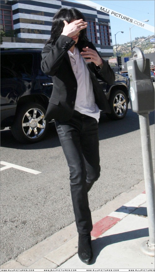 Michael shopping in Beverly Hills 2008 (117)