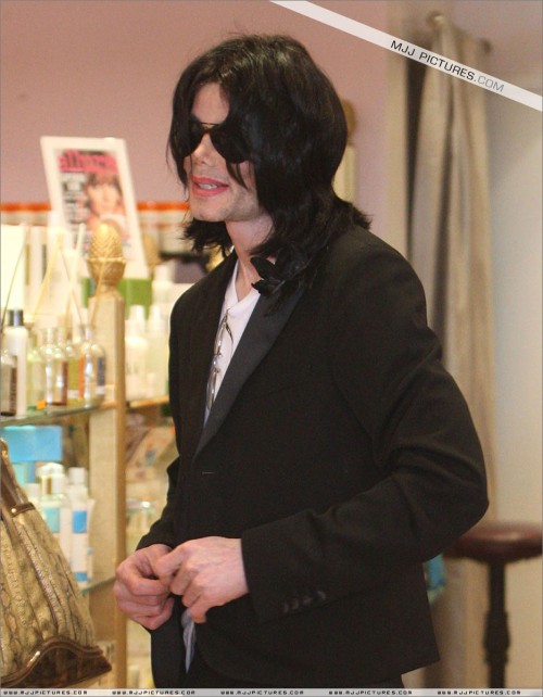 Michael shopping in Beverly Hills 2008 (121)