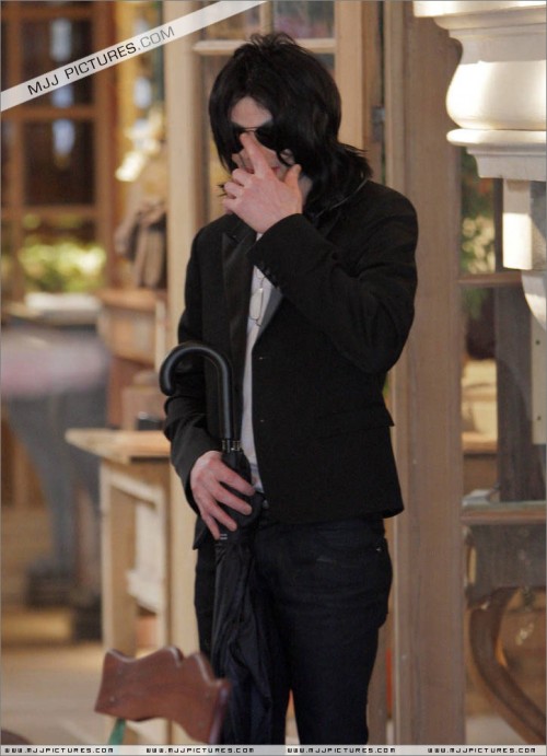 Michael shopping in Beverly Hills 2008 (122)