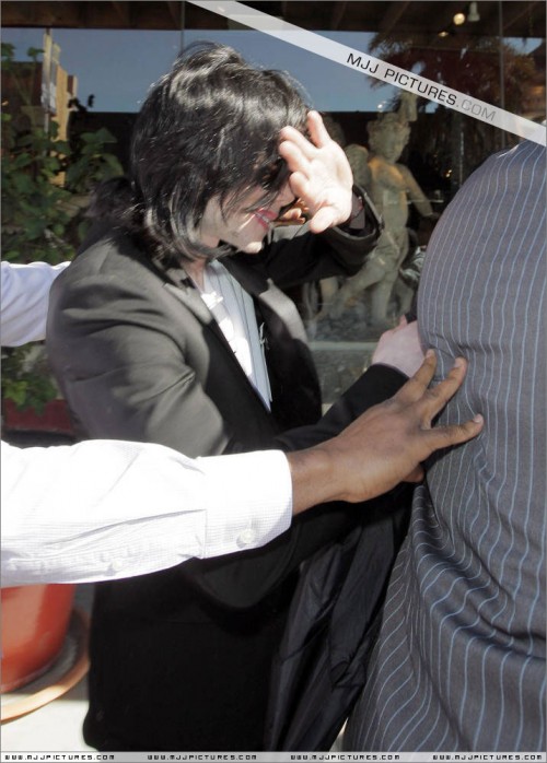 Michael shopping in Beverly Hills 2008 (123)