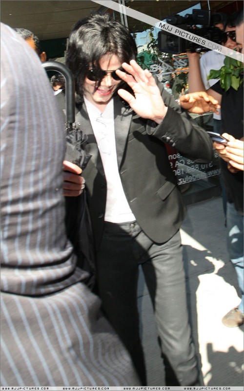 Michael shopping in Beverly Hills 2008 (126)