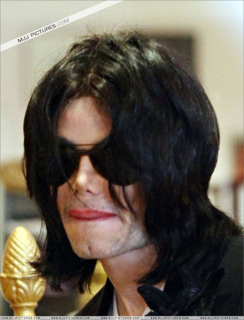 Michael shopping in Beverly Hills 2008 (127)