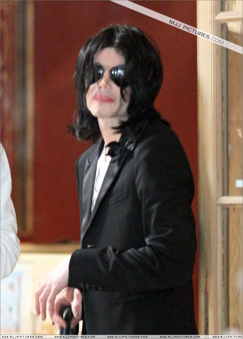 Michael shopping in Beverly Hills 2008 (128)