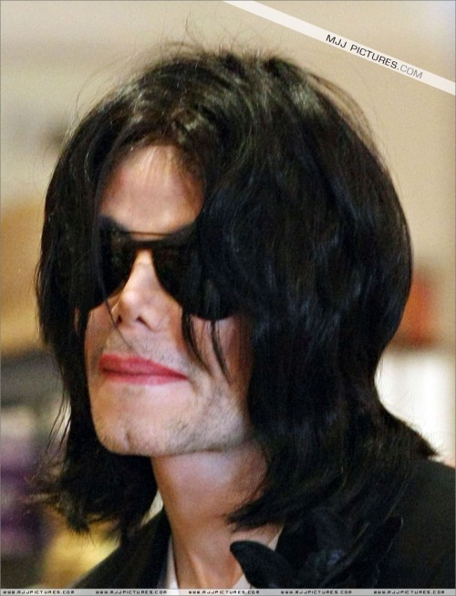 Michael shopping in Beverly Hills 2008 (130)
