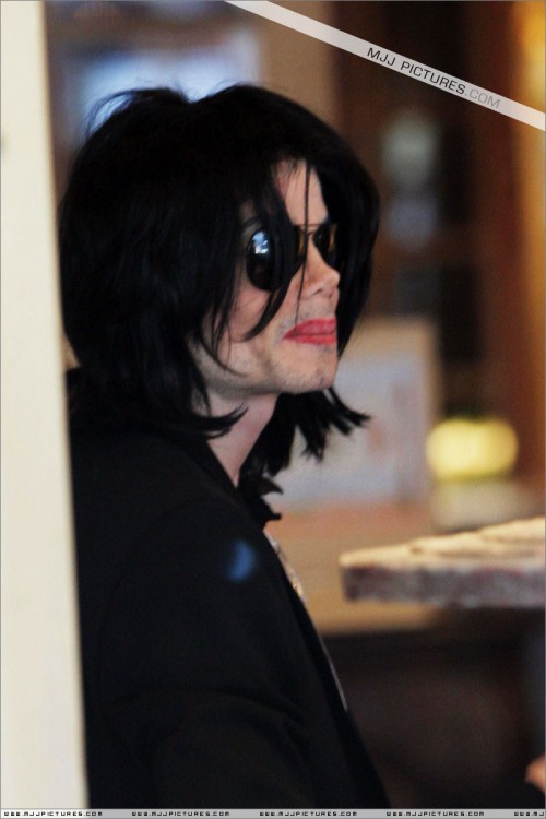 Michael shopping in Beverly Hills 2008 (131)