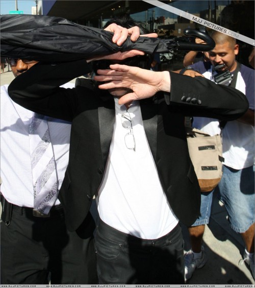 Michael shopping in Beverly Hills 2008 (132)