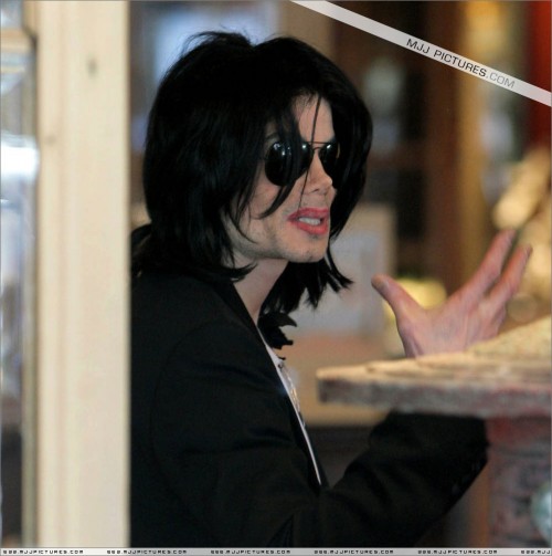 Michael shopping in Beverly Hills 2008 (134)
