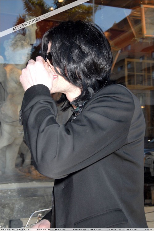 Michael shopping in Beverly Hills 2008 (135)