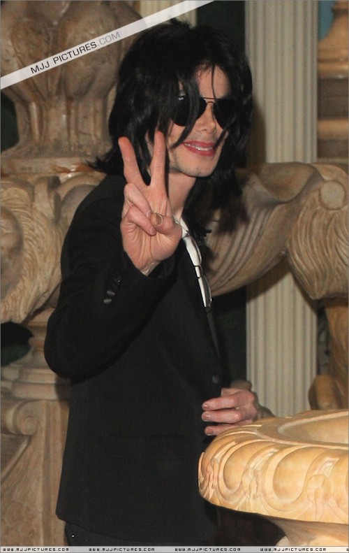 Michael shopping in Beverly Hills 2008 (137)