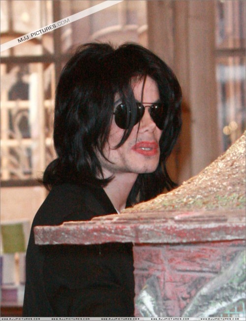 Michael shopping in Beverly Hills 2008 (146)