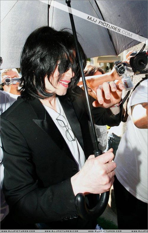 Michael shopping in Beverly Hills 2008 (150)