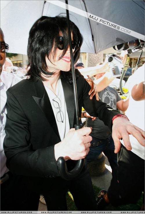 Michael shopping in Beverly Hills 2008 (153)