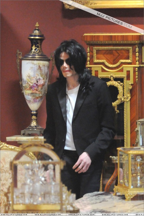 Michael shopping in Beverly Hills 2008 (161)