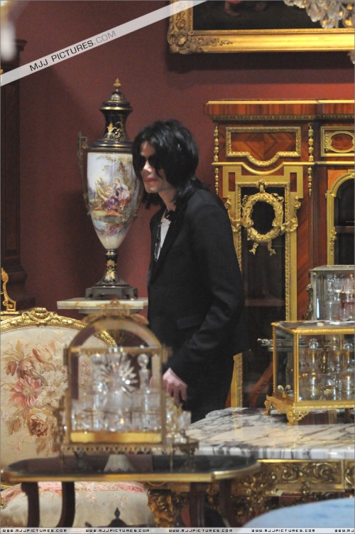 Michael shopping in Beverly Hills 2008 (164)