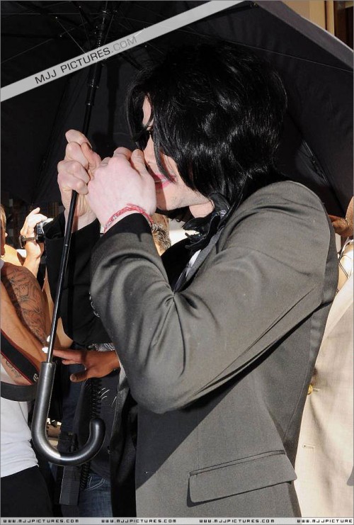 Michael shopping in Beverly Hills 2008 (165)