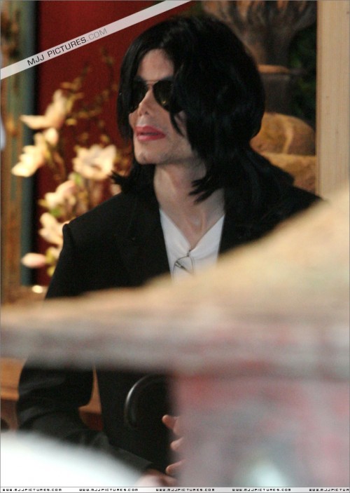 Michael shopping in Beverly Hills 2008 (167)