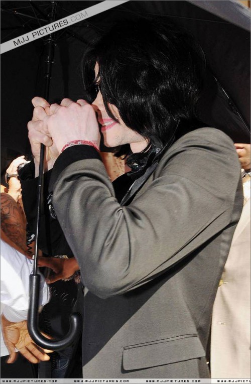 Michael shopping in Beverly Hills 2008 (168)