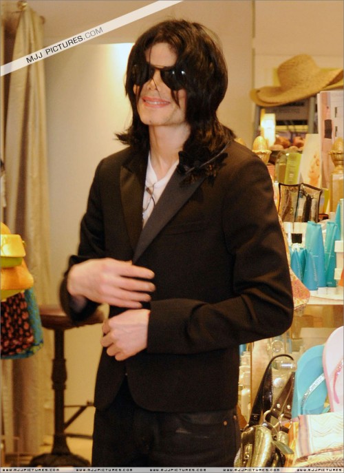 Michael shopping in Beverly Hills 2008 (169)