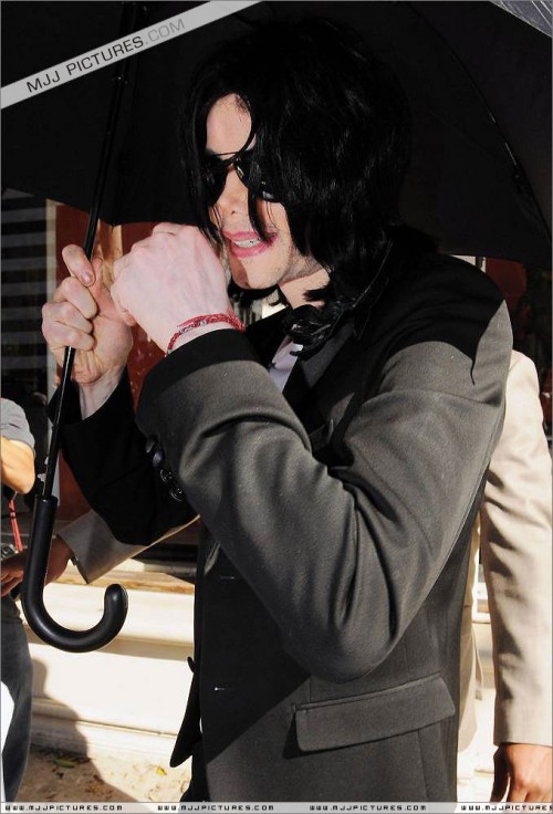 Michael shopping in Beverly Hills 2008 (171)