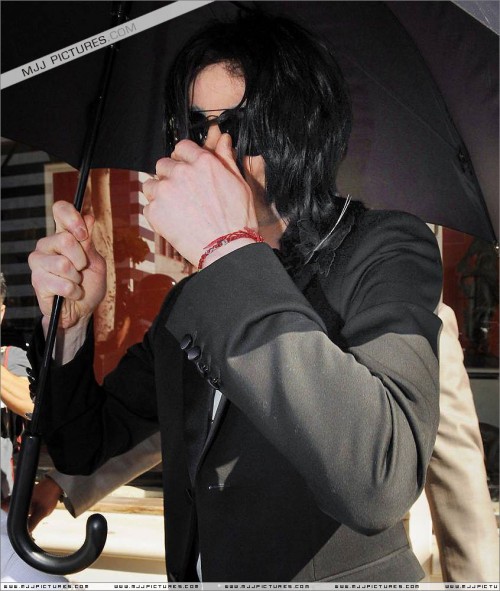 Michael shopping in Beverly Hills 2008 (174)