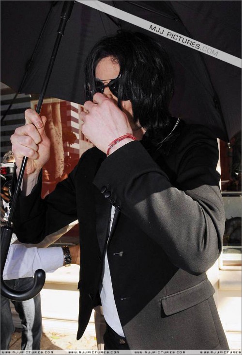 Michael shopping in Beverly Hills 2008 (177)