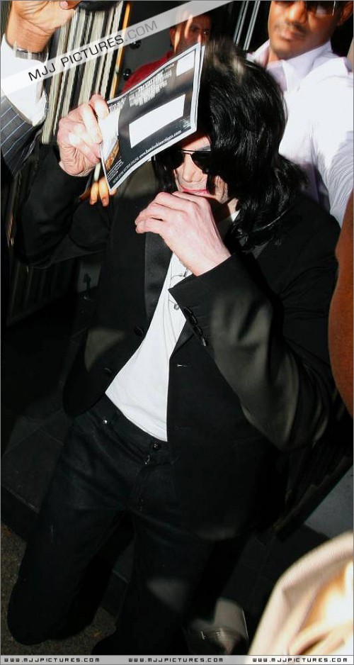 Michael shopping in Beverly Hills 2008 (180)