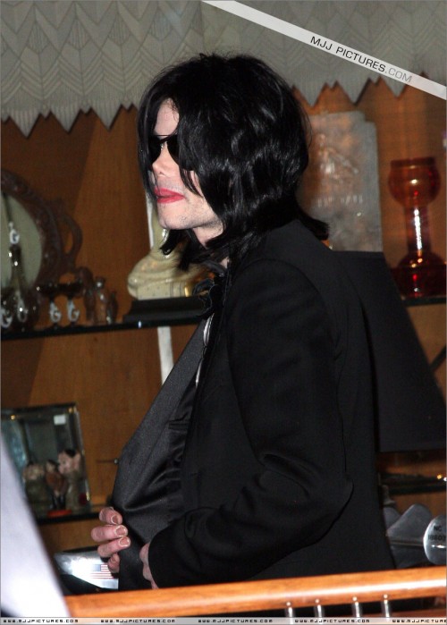 Michael shopping in Beverly Hills 2008 (183)